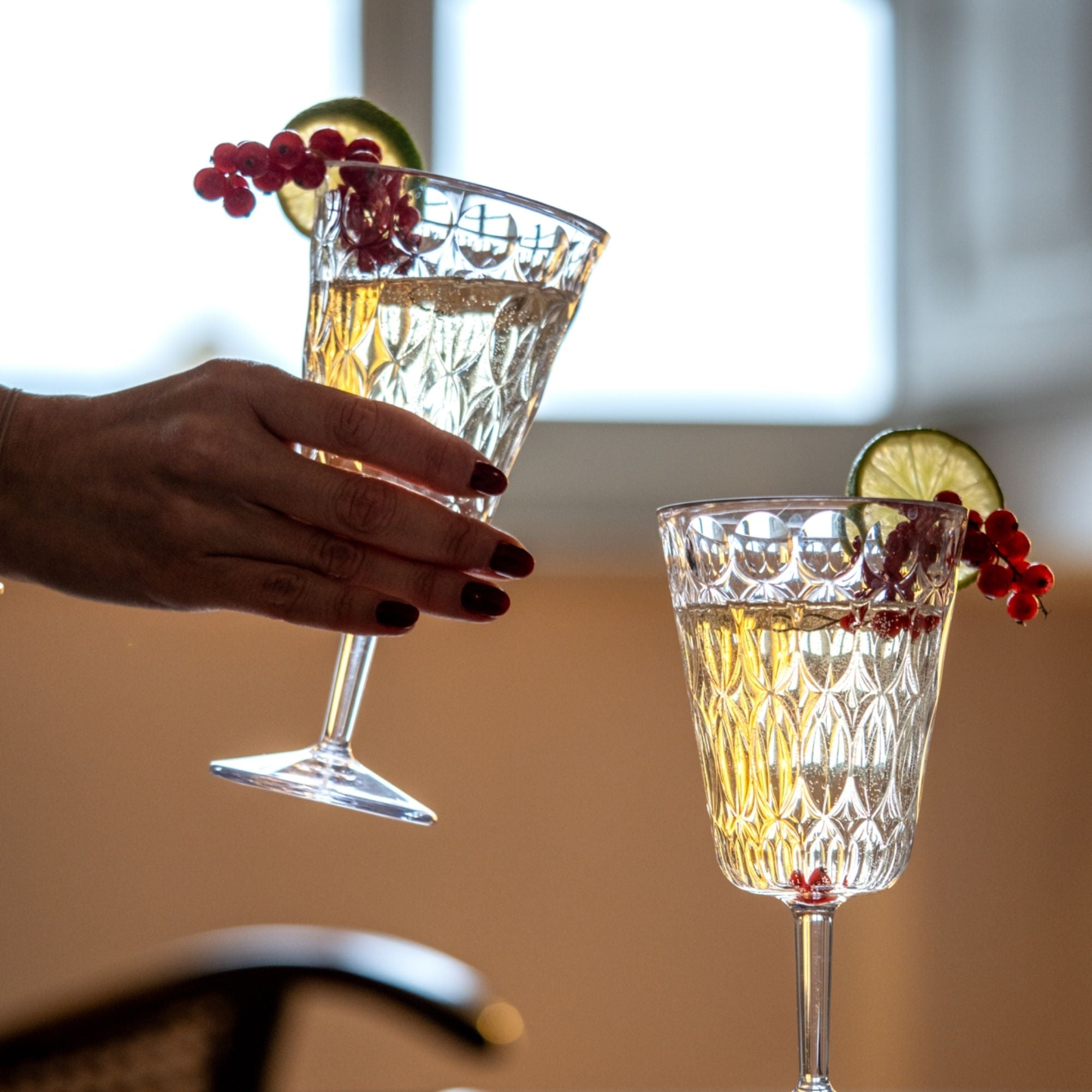 4 piece pressēd glass drinking goblet SET OF 4 GOBLETS 