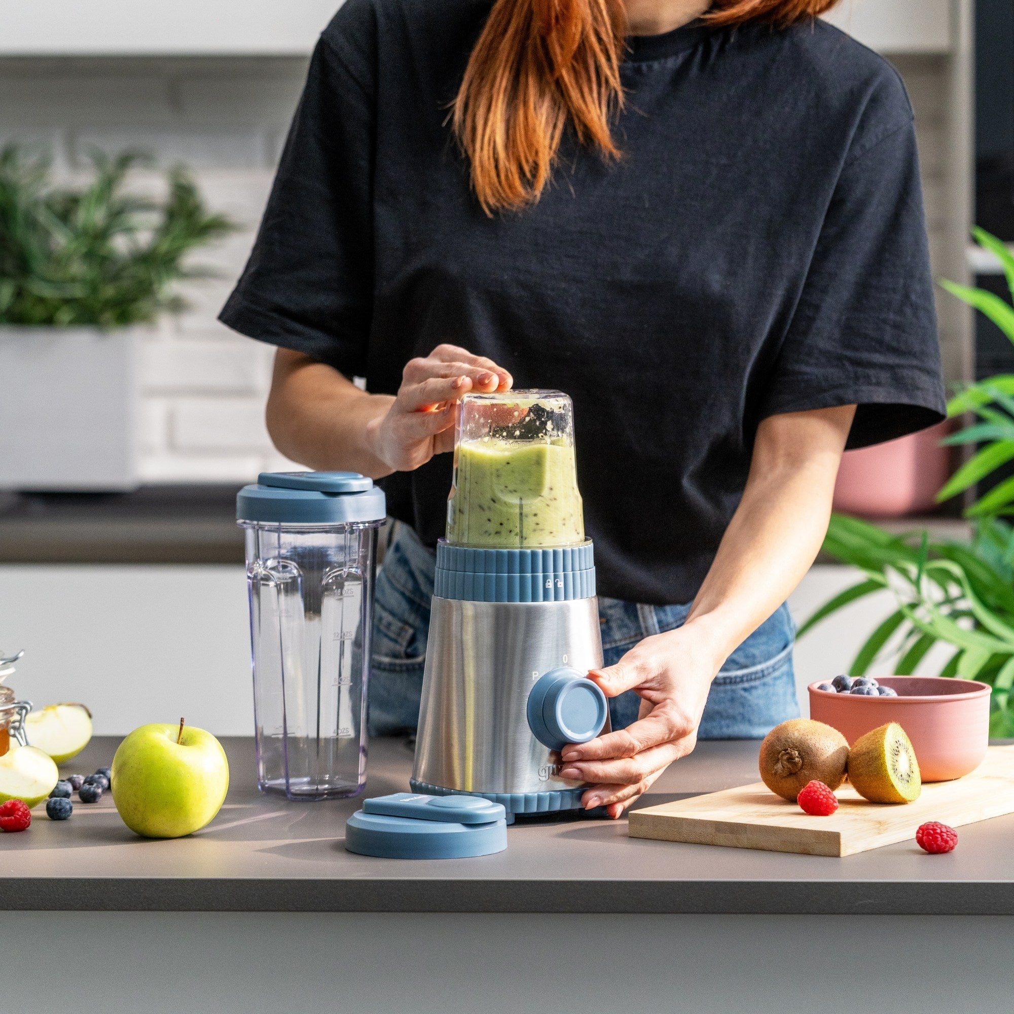 MIXEUR PORTABLE AVEC VERRES PORTATIFS "SOUS CHEF"